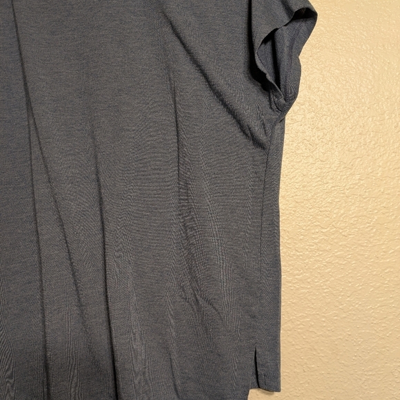 Under Armour Women's Gray and Pink Top Size Sm Gently Used - Picture 7 of 7